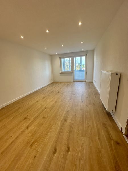 Wohnen im Rügländer Viertel! Renovierte 3- Zimmer Wohnung mit Balkon in begehrter Lage